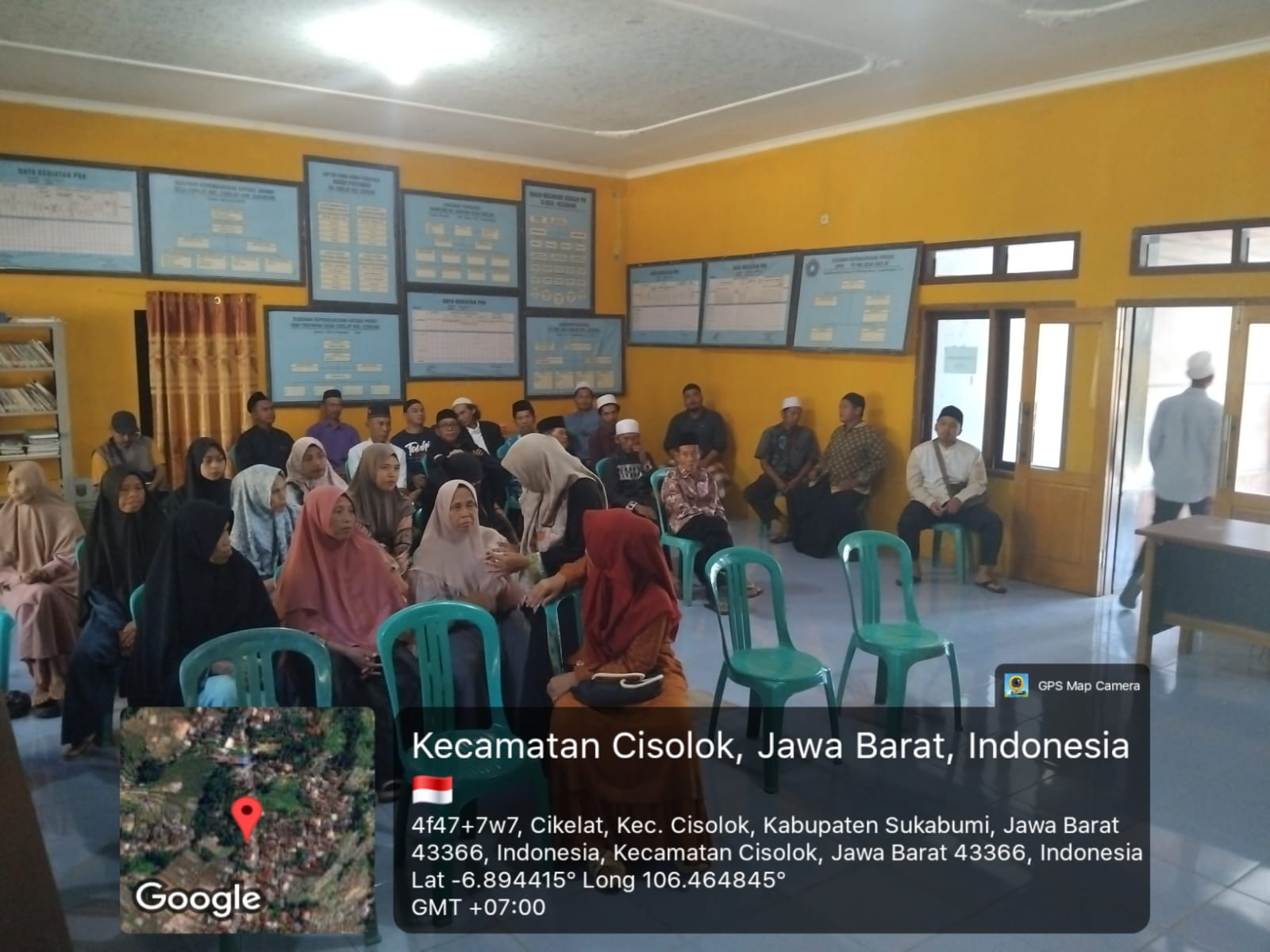 Pembagian Insentif Unsur Masyarakat Desa Cikelat